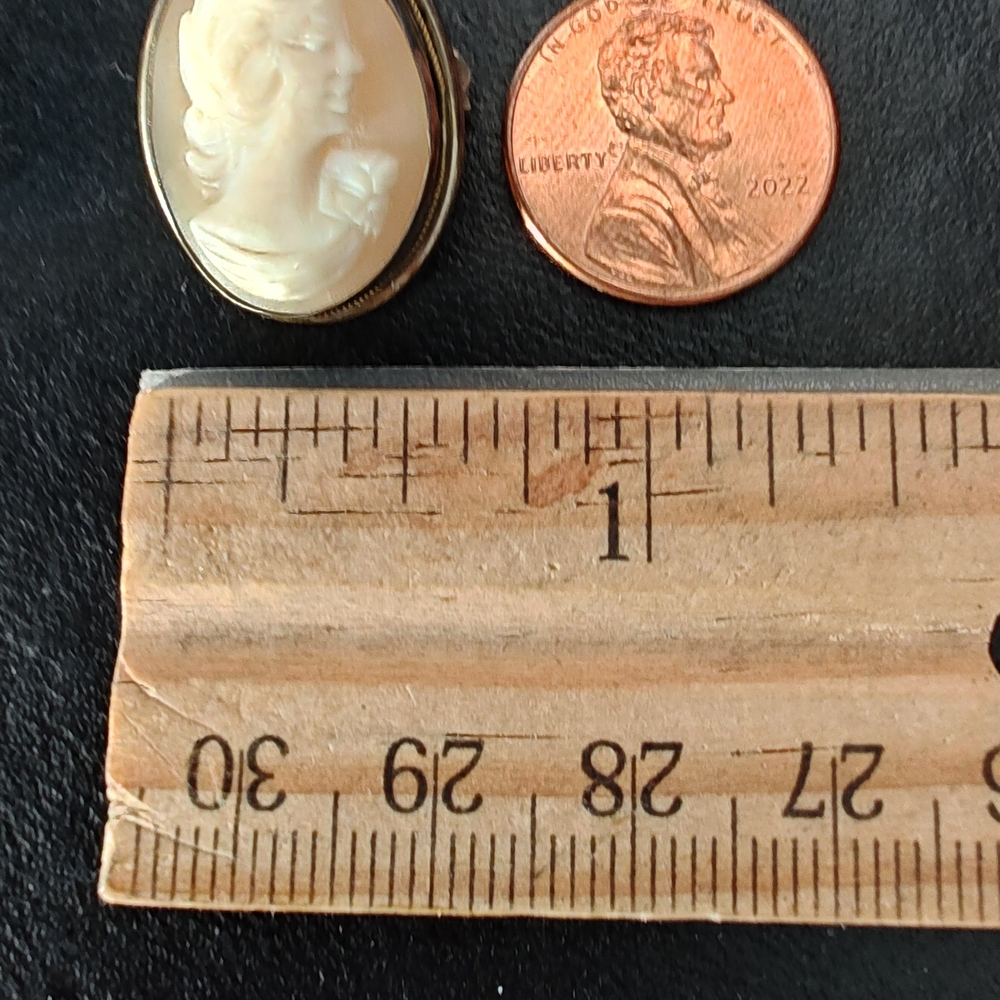 4 Gold-Tone Brooches/Pins - Picture 7 of 16